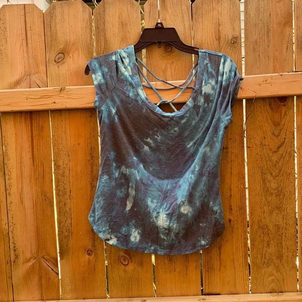 No Boundaries criss cross top sz. M